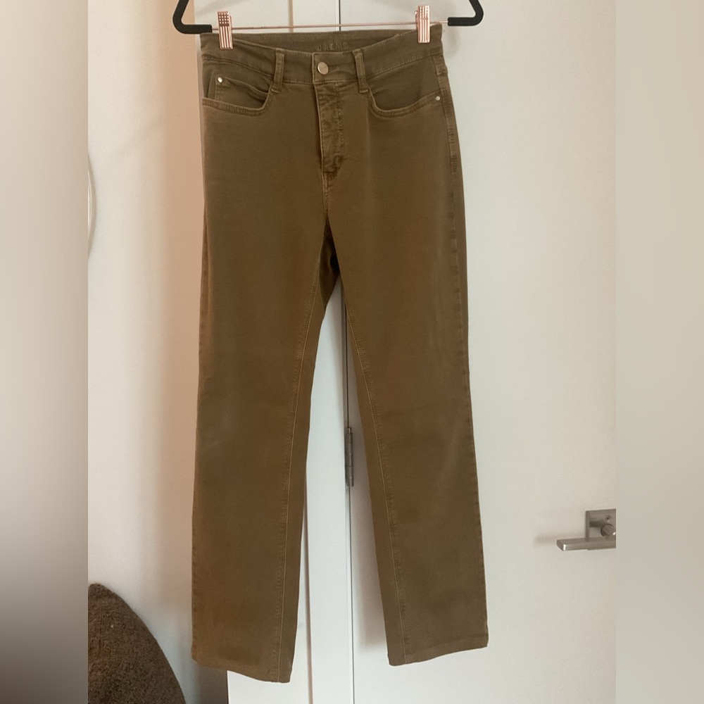 Mac Jeans  “Dream”  Super Soft & Stretchy Straight Leg Jeans in Olive/Brown